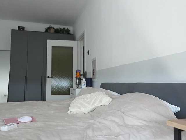 EmmSee live cam on BongaCams