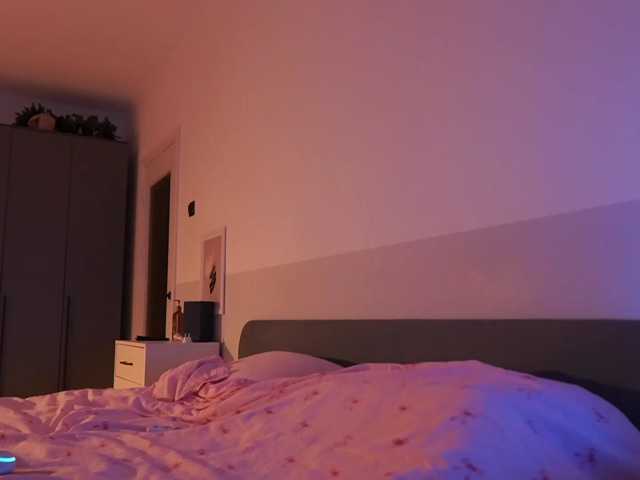 EmmSee live cam on BongaCams