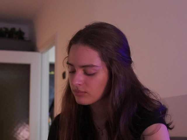 EmmSee live cam on BongaCams