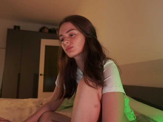 EmmSee live cam on BongaCams
