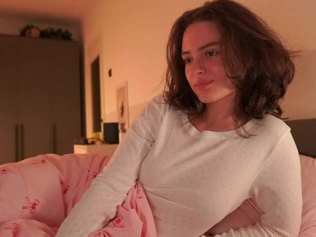 EmmSee live cam on BongaCams