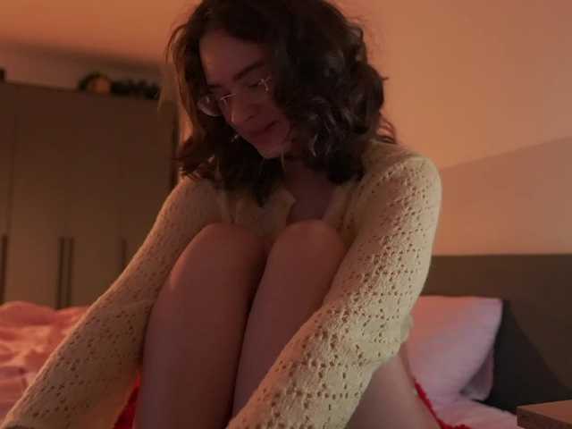 EmmSee live cam on BongaCams