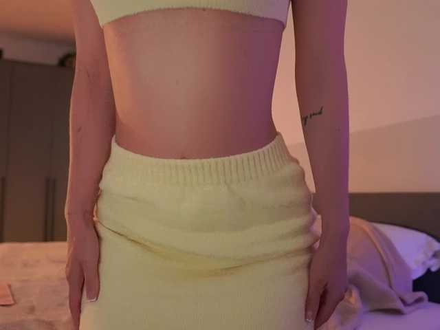 EmmSee live cam on BongaCams