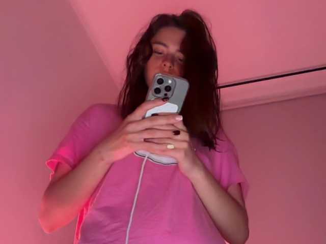 EmmSee live cam on BongaCams