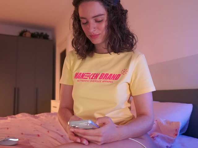 EmmSee live cam on BongaCams