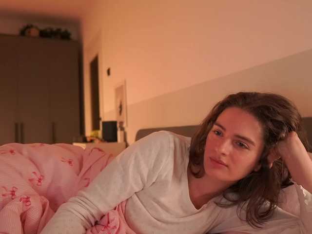 EmmSee live cam on BongaCams