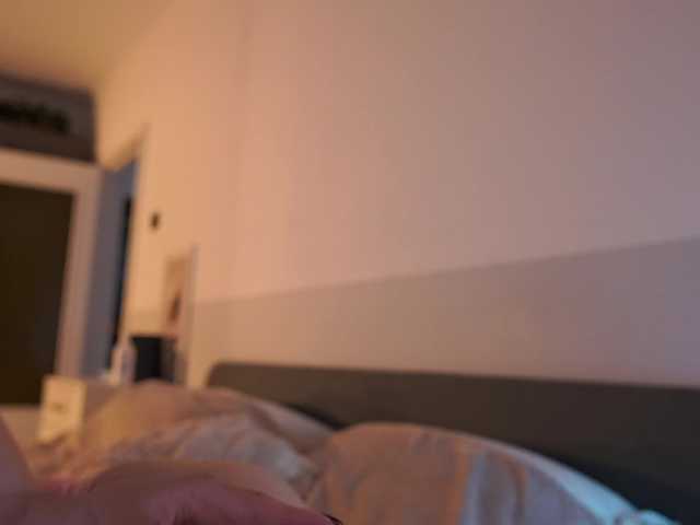 EmmSee live cam on BongaCams