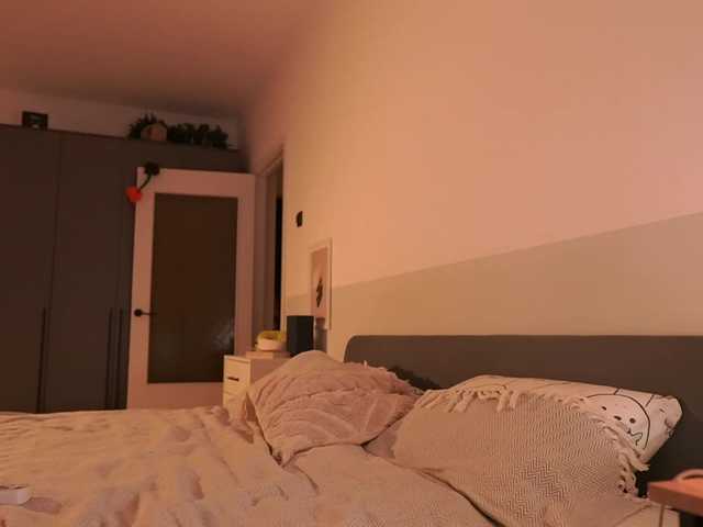 EmmSee live cam on BongaCams