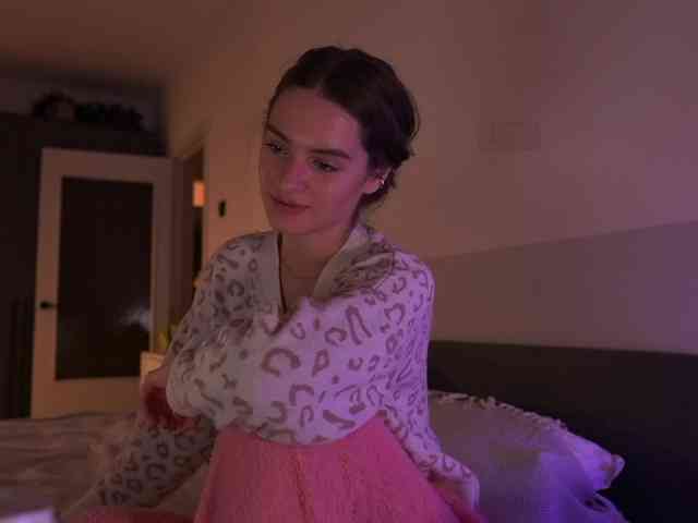 EmmSee - Girl 