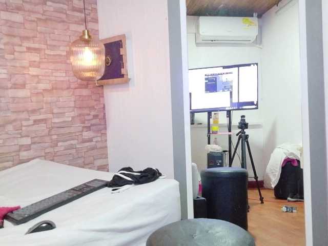tiny-veronica live cam on BongaCams