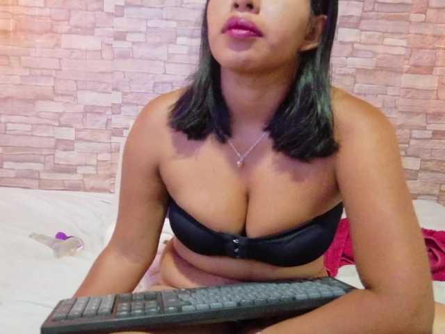 tiny-veronica live cam on BongaCams