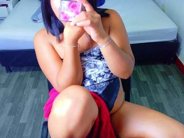 tiny-veronica live cam on BongaCams