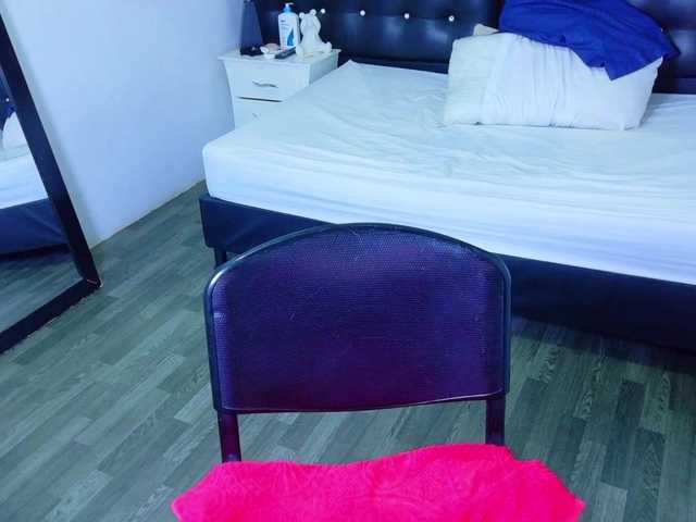 tiny-veronica live cam on BongaCams