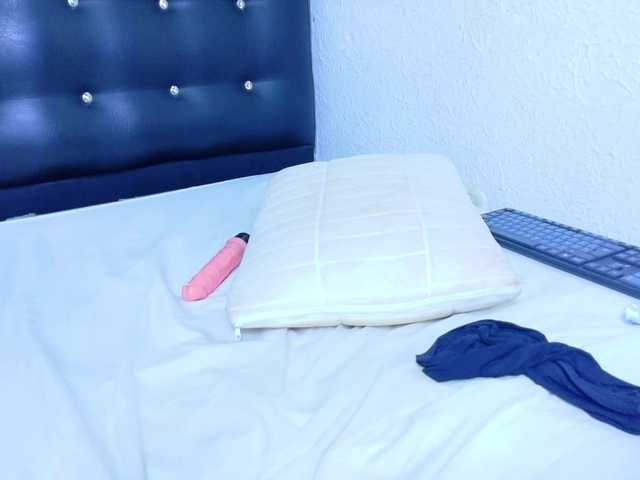 tiny-veronica live cam on BongaCams