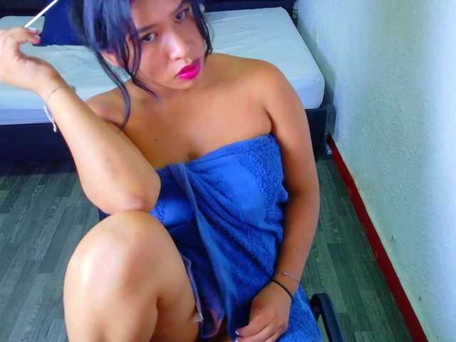 tiny-veronica live cam on BongaCams