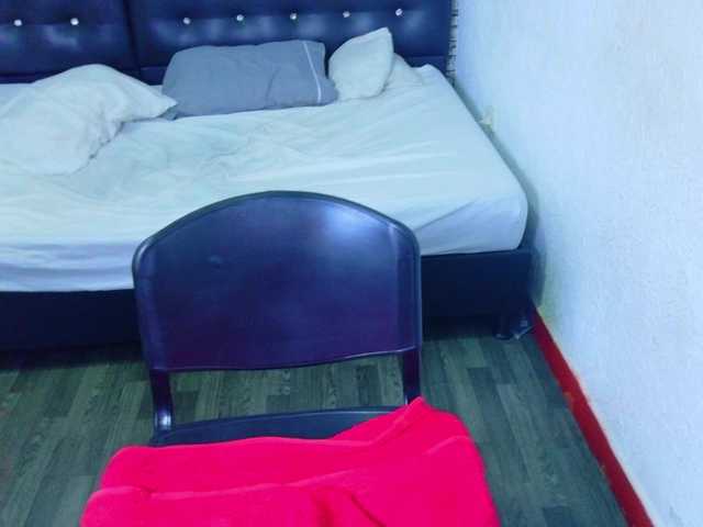 tiny-veronica's BongaCams show and profile