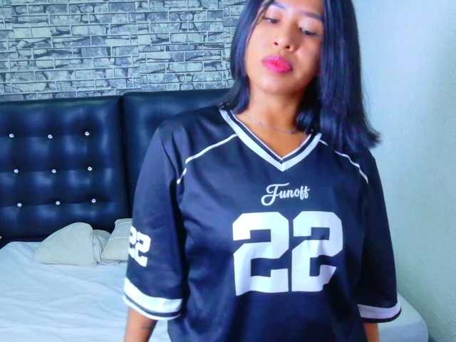 tiny-veronica live cam on BongaCams
