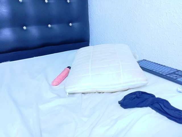tiny-veronica live cam on BongaCams
