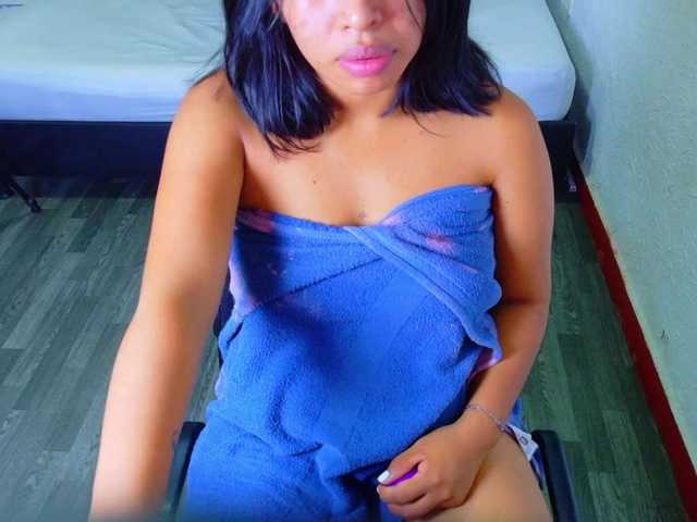 tiny-veronica live cam on BongaCams