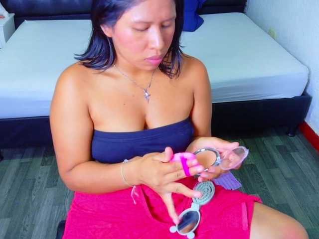 tiny-veronica live cam on BongaCams