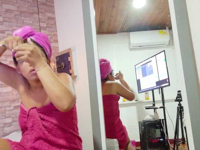 tiny-veronica live cam on BongaCams