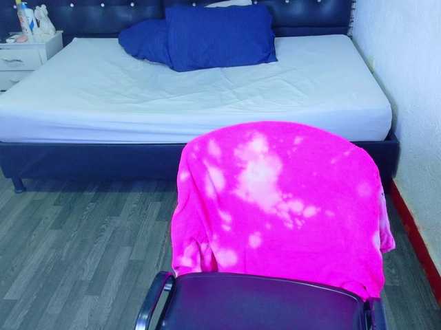 tiny-veronica live webcam show