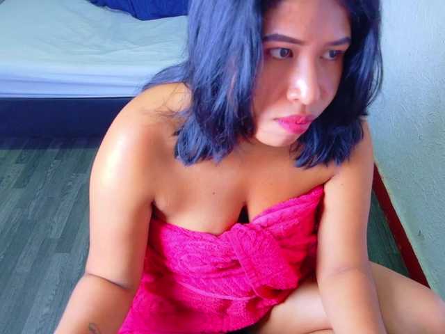 tiny-veronica live cam on BongaCams