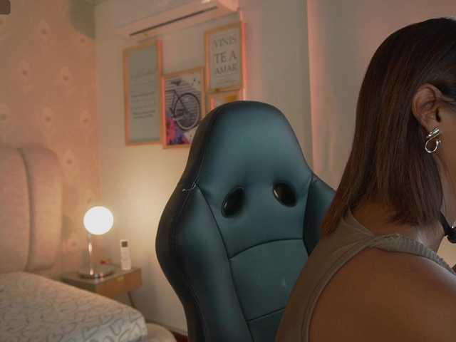 le modèle SofiaReyes1 est en webcam porno dans un show sur le site bongacams, il possède les tags suivants: Latino/Hispanic,Brunette,Shaved
