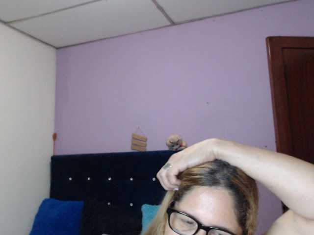ElizabethTaylor8 live cam on BongaCams