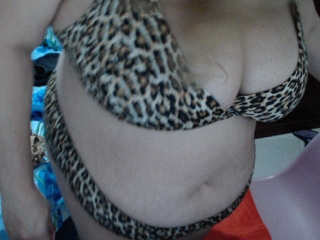 ElizabethTaylor8 live cam on BongaCams
