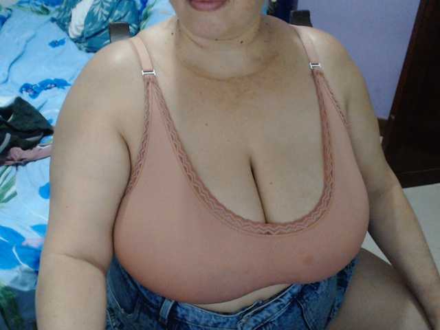 ElizabethTaylor8 live cam on BongaCams