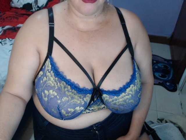 ElizabethTaylor8 live cam on BongaCams