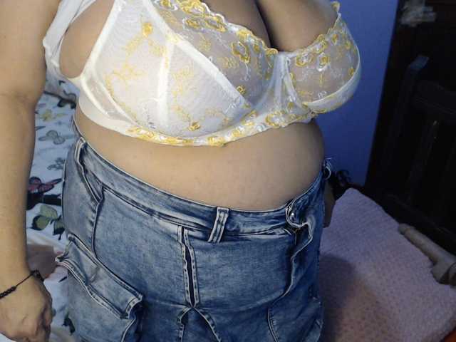 ElizabethTaylor8 live cam on BongaCams
