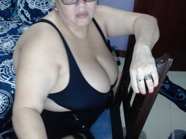 ElizabethTaylor8 live cam on BongaCams