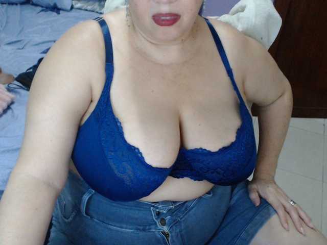 ElizabethTaylor8 live cam on BongaCams