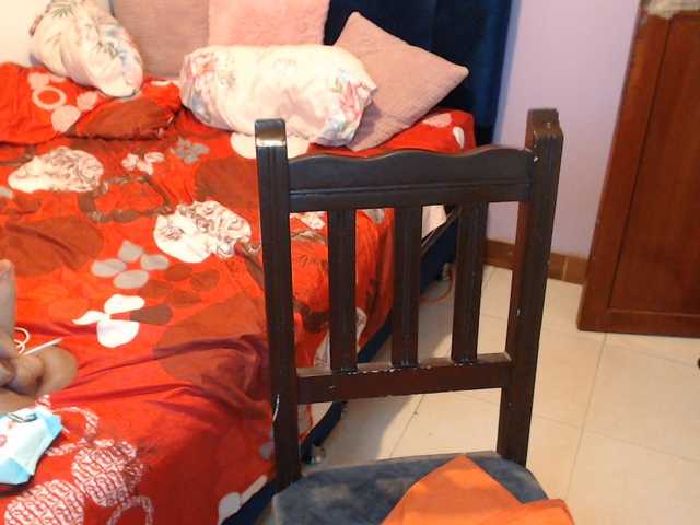 ElizabethTaylor8 live cam on BongaCams