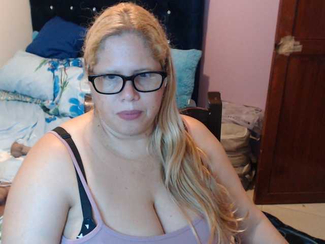 ElizabethTaylor8 live cam preview