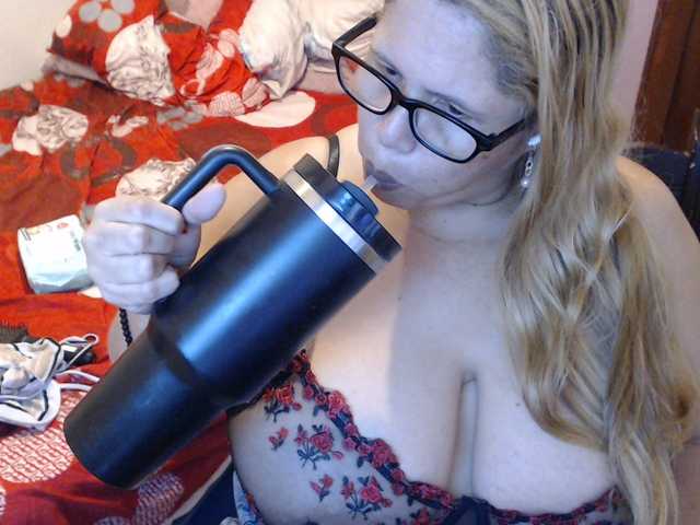 ElizabethTaylor8 live cam on BongaCams