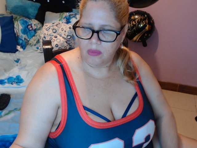 ElizabethTaylor8 live cam on BongaCams