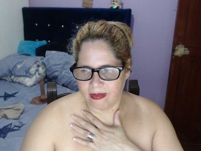 ElizabethTaylor8 live cam on BongaCams