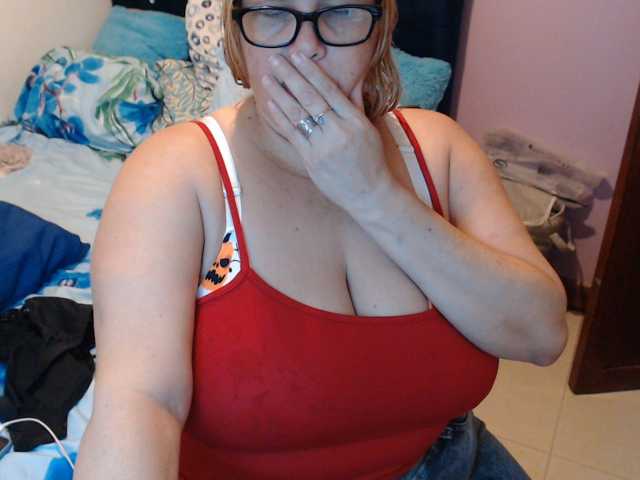 ElizabethTaylor8 live cam on BongaCams