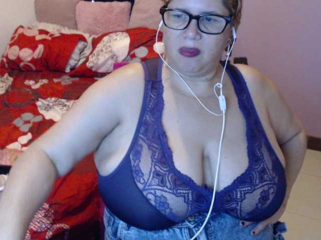 ElizabethTaylor8 live cam on BongaCams