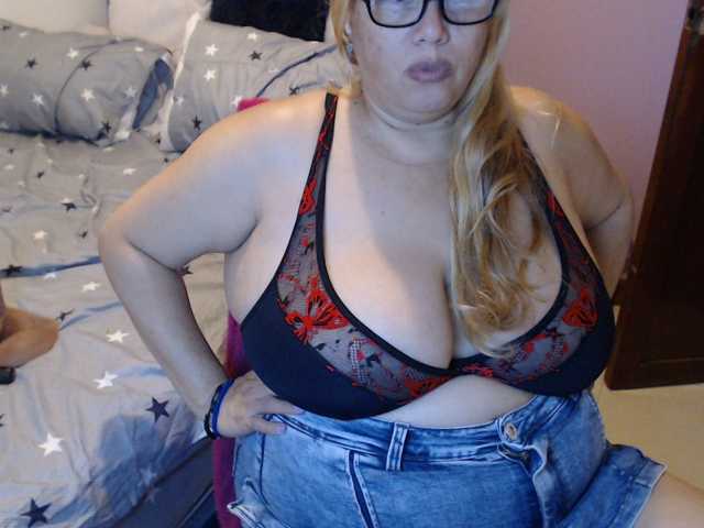 ElizabethTaylor8 live cam on BongaCams