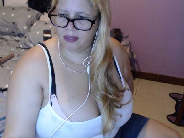 ElizabethTaylor8 live cam on BongaCams