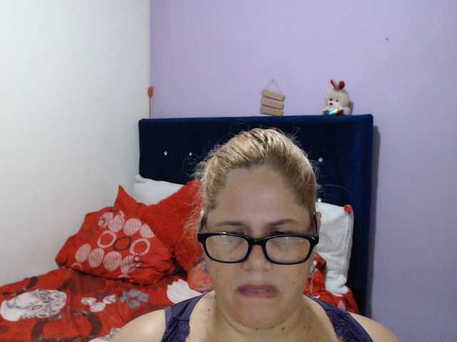 ElizabethTaylor8 live cam on BongaCams
