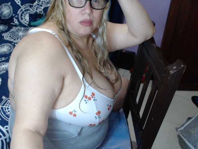 ElizabethTaylor8 live cam on BongaCams