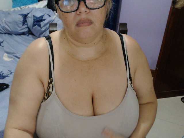 ElizabethTaylor8 live cam on BongaCams