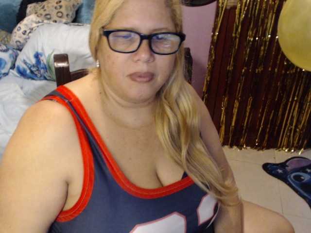 ElizabethTaylor8 live cam on BongaCams