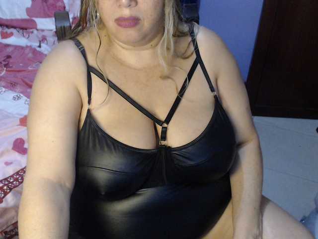 ElizabethTaylor8 live cam on BongaCams