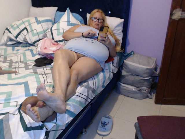 ElizabethTaylor8 live cam preview